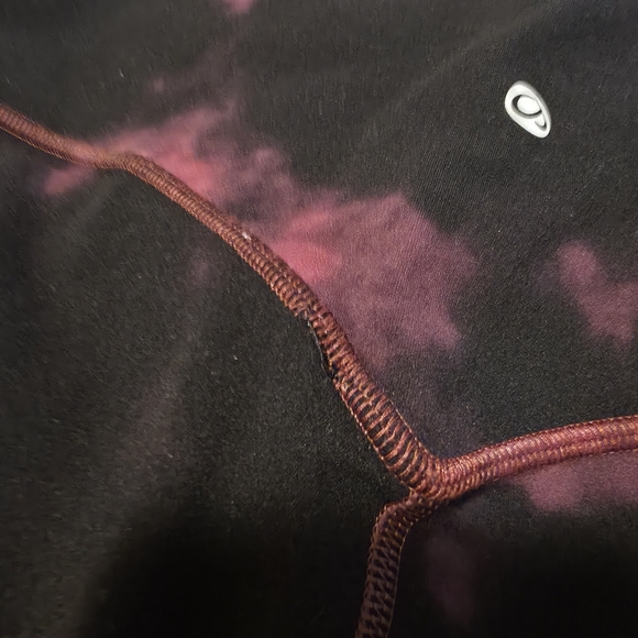 CRZ YOGA Butterlift Workout Leggings 25" In Burgundy Tie Dye- Size M(Tag Cutoff) - Picture 4 of 7